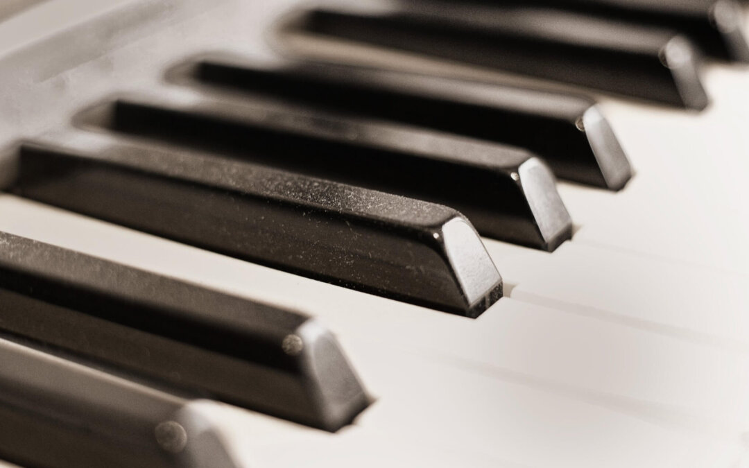 Wöchentliche Musiktherapie in Aja’s Gartenhaus