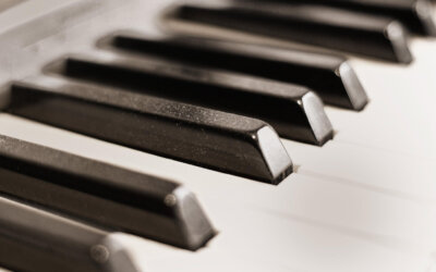 Wöchentliche Musiktherapie in Aja’s Gartenhaus